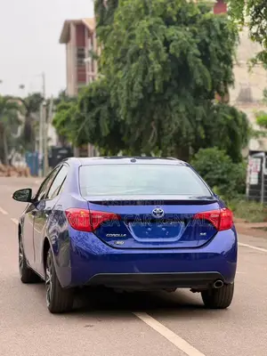 Toyota Corolla XLE (1.8L 4cyl 2A) 2019 Blue