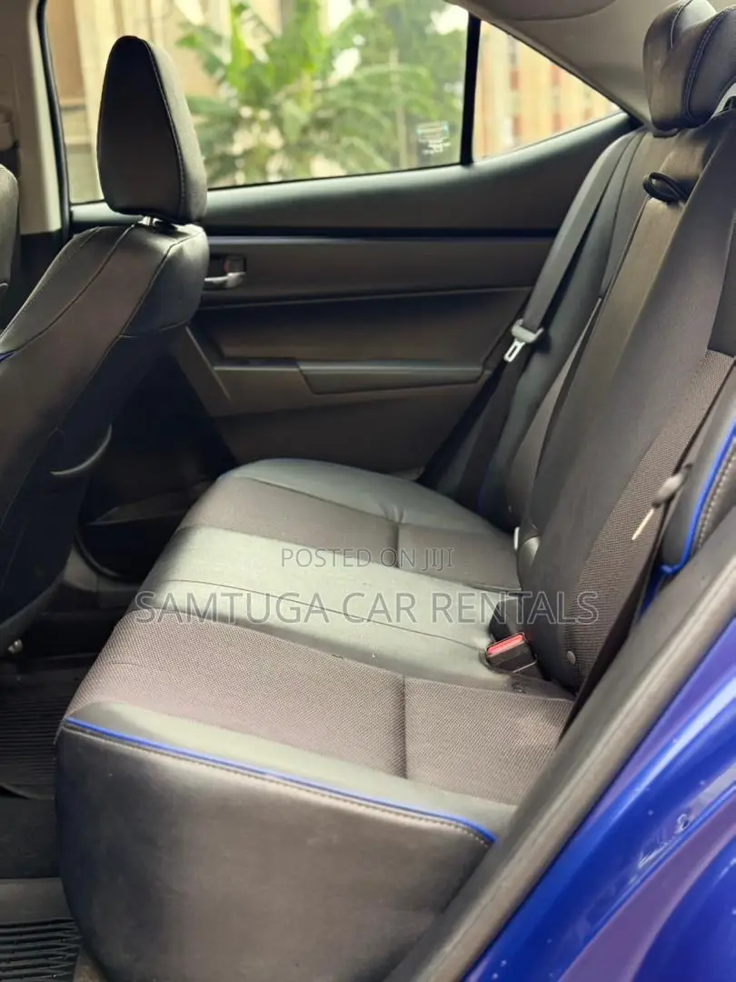 Toyota Corolla XLE (1.8L 4cyl 2A) 2019 Blue
