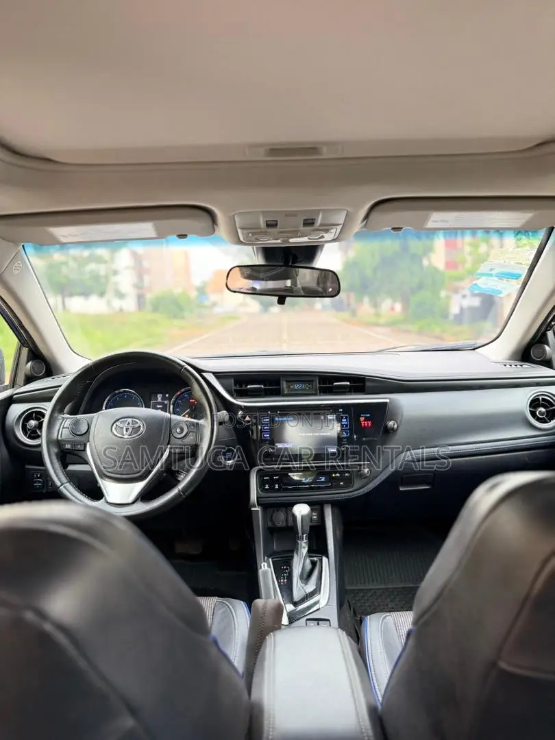 Toyota Corolla XLE (1.8L 4cyl 2A) 2019 Blue