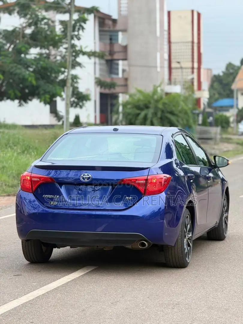 Toyota Corolla XLE (1.8L 4cyl 2A) 2019 Blue
