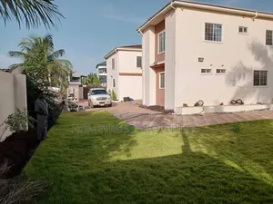 20bdrm Apartment in Adenta Panteng, SDA Area for sale