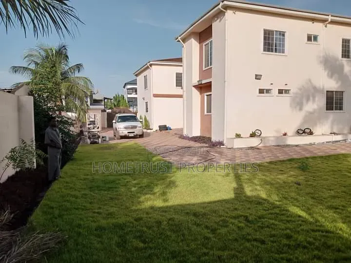 20bdrm Apartment in Adenta Panteng, SDA Area for sale
