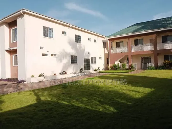 20bdrm Apartment in Adenta Panteng, SDA Area for sale