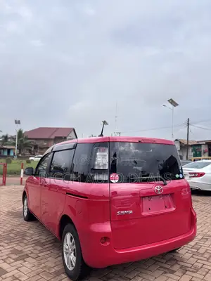 Toyota Sienta 1.5 FWD 2012 Red