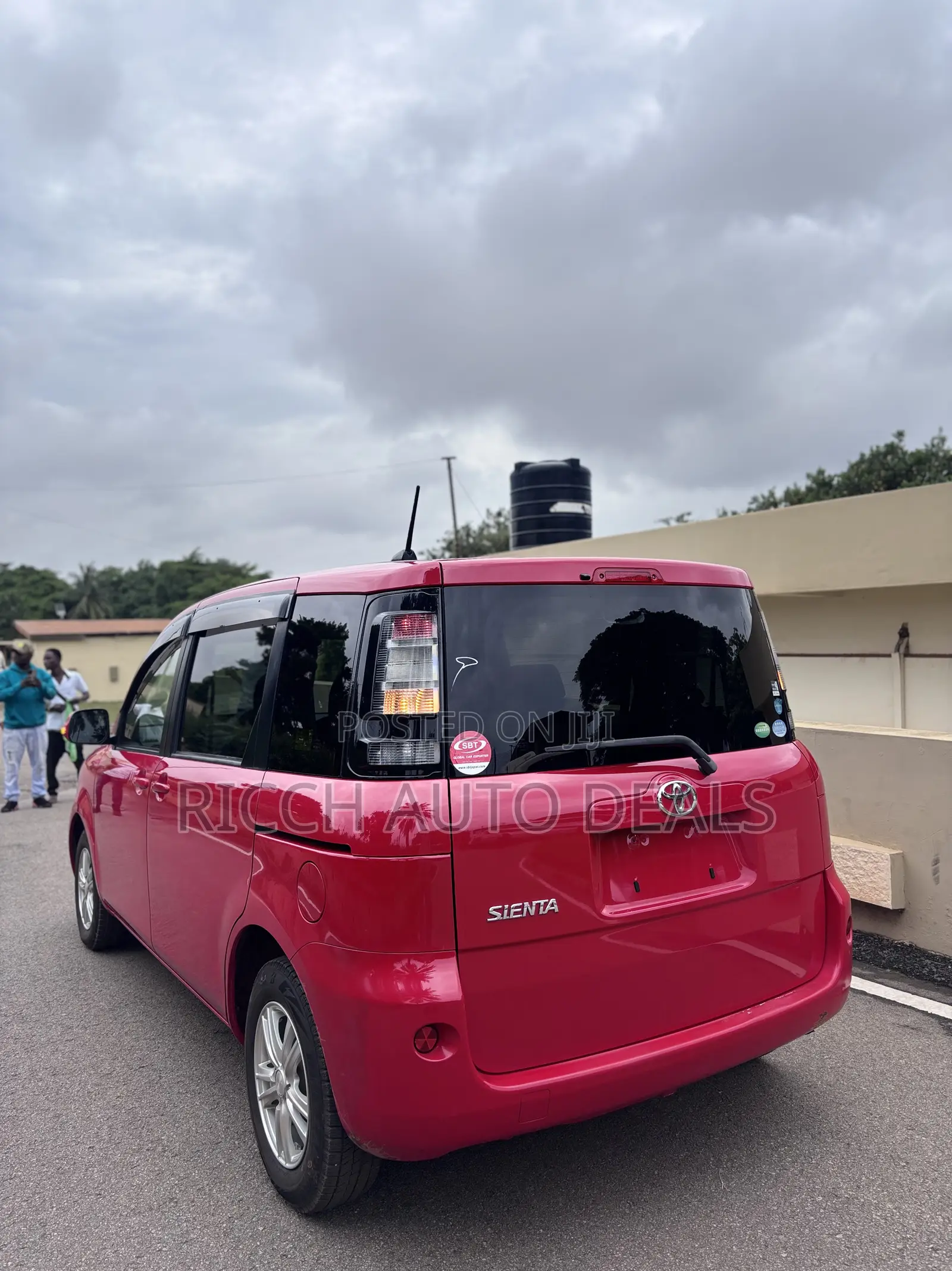 Toyota Sienta 1.5 FWD 2012 Red