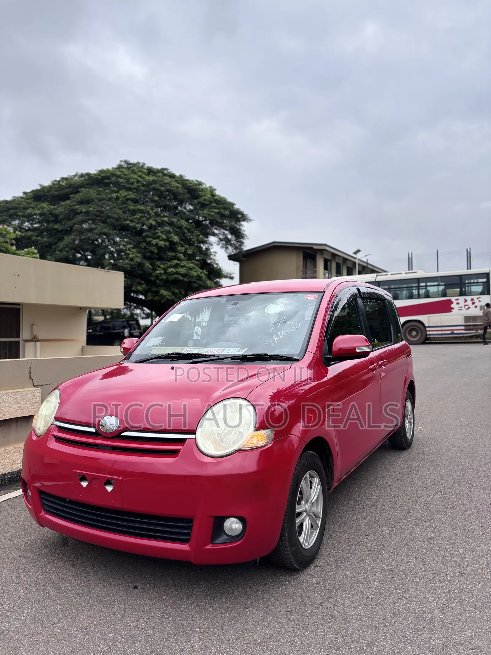Toyota Sienta 1.5 FWD 2012 Red