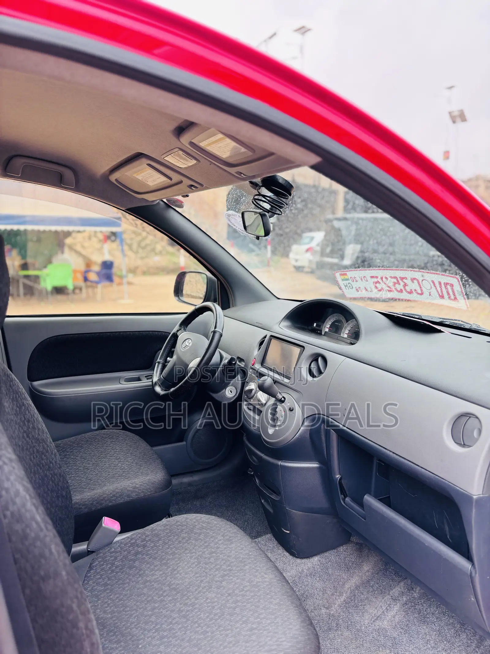 Toyota Sienta 1.5 FWD 2012 Red