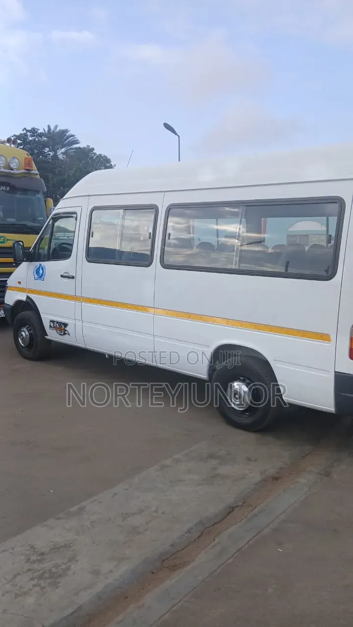 Mercedes-Benz Sprinter 2005 White