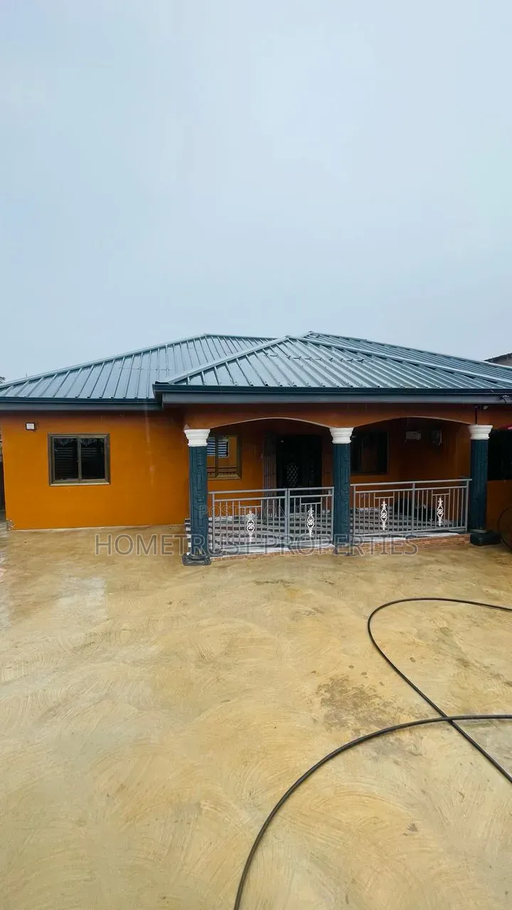 3bdrm House in Pokuase Amafrom for rent