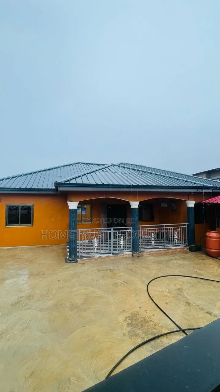3bdrm House in Pokuase Amafrom for rent