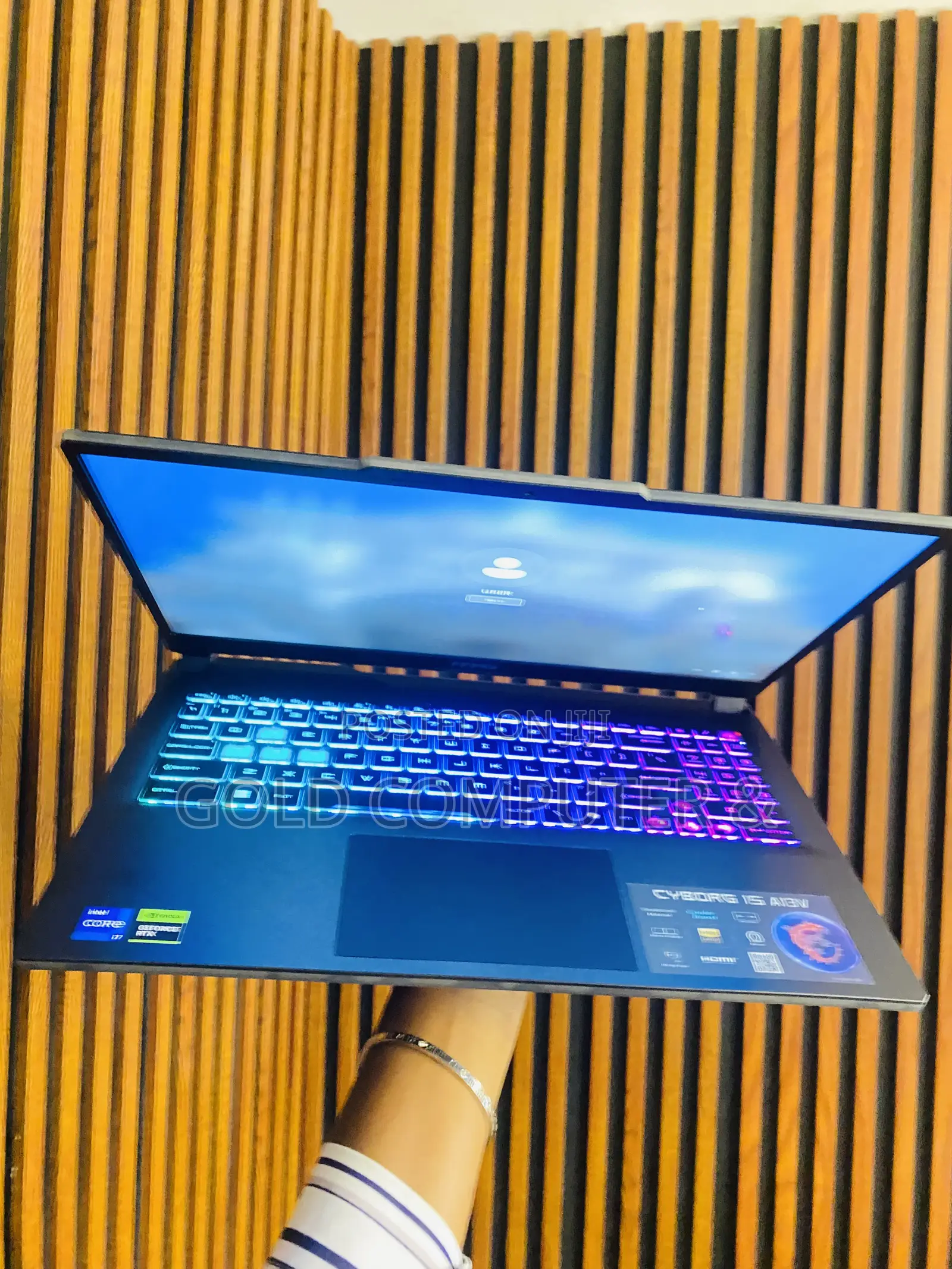 Laptop MSI Cyborg 15 16GB Intel Core i7 SSD 512GB