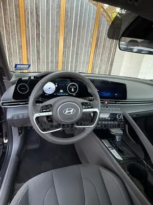Hyundai Elantra SEL Convenience IVT 2025 Black