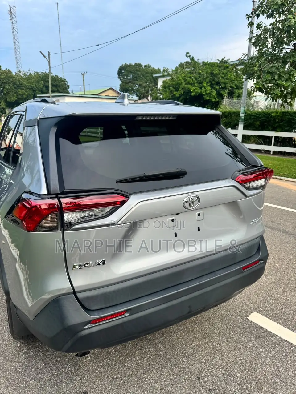 Toyota RAV4 XLE AWD 2019 Gray