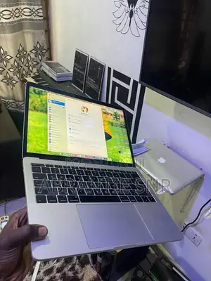 Laptop Apple MacBook Pro 2017 8GB Intel Core i5 SSD 256GB