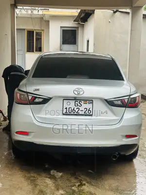 Toyota Yaris 2017 Silver