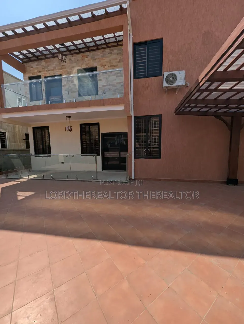 3bdrm Duplex in The Mall for rent