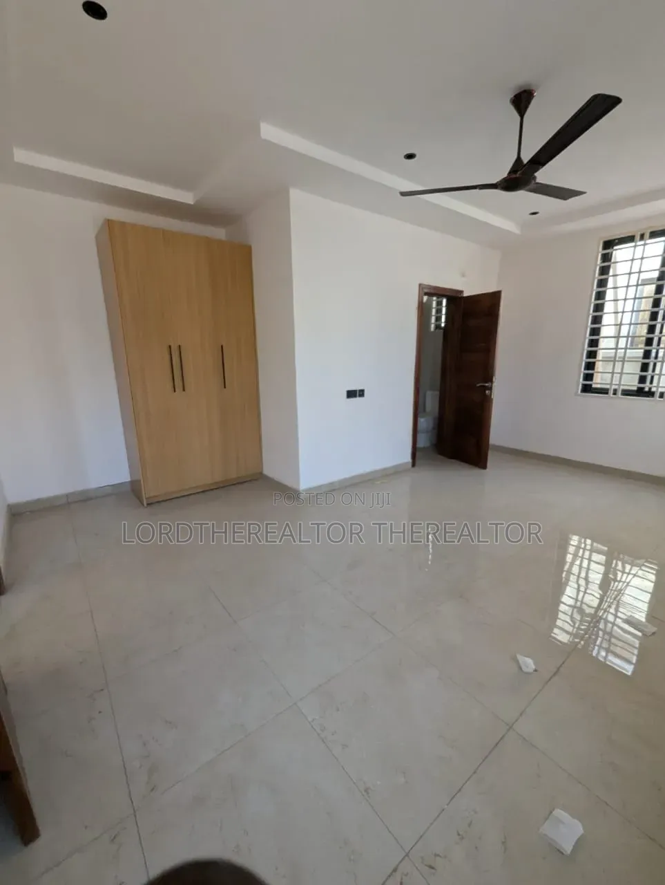 3bdrm Duplex in The Mall for rent