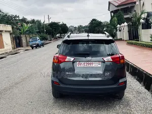 Toyota RAV4 XLE 4dr SUV AWD (2.5L 4cyl 6A) 2015 Gray