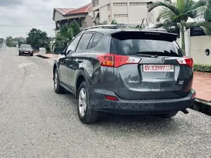 Toyota RAV4 XLE 4dr SUV AWD (2.5L 4cyl 6A) 2015 Gray