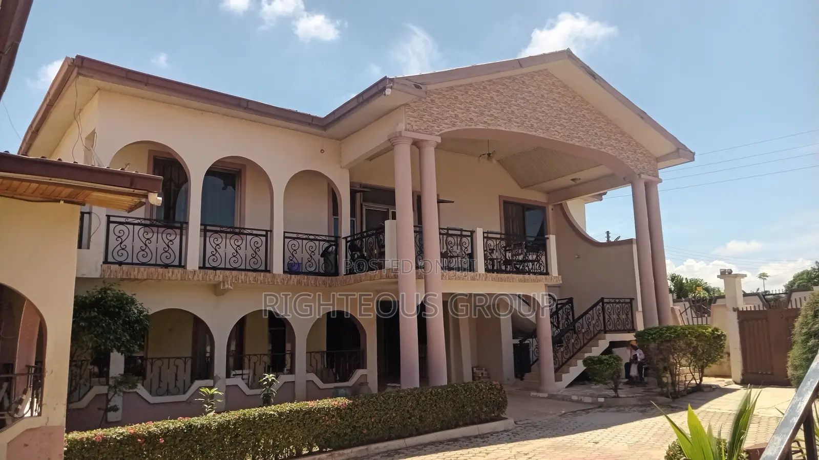 13bdrm Block of Flats in Ejisu-Juaben Municipal for sale