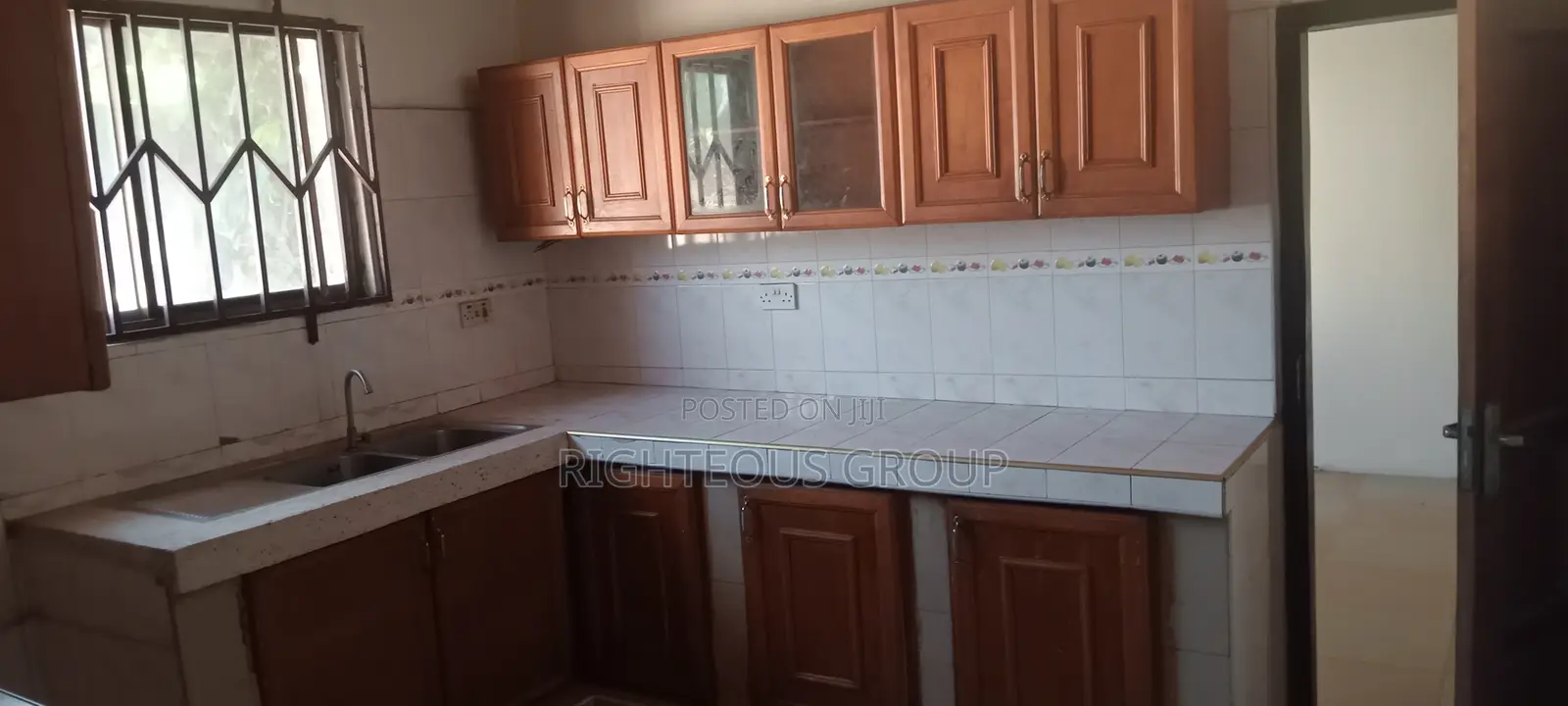 13bdrm Block of Flats in Ejisu-Juaben Municipal for sale