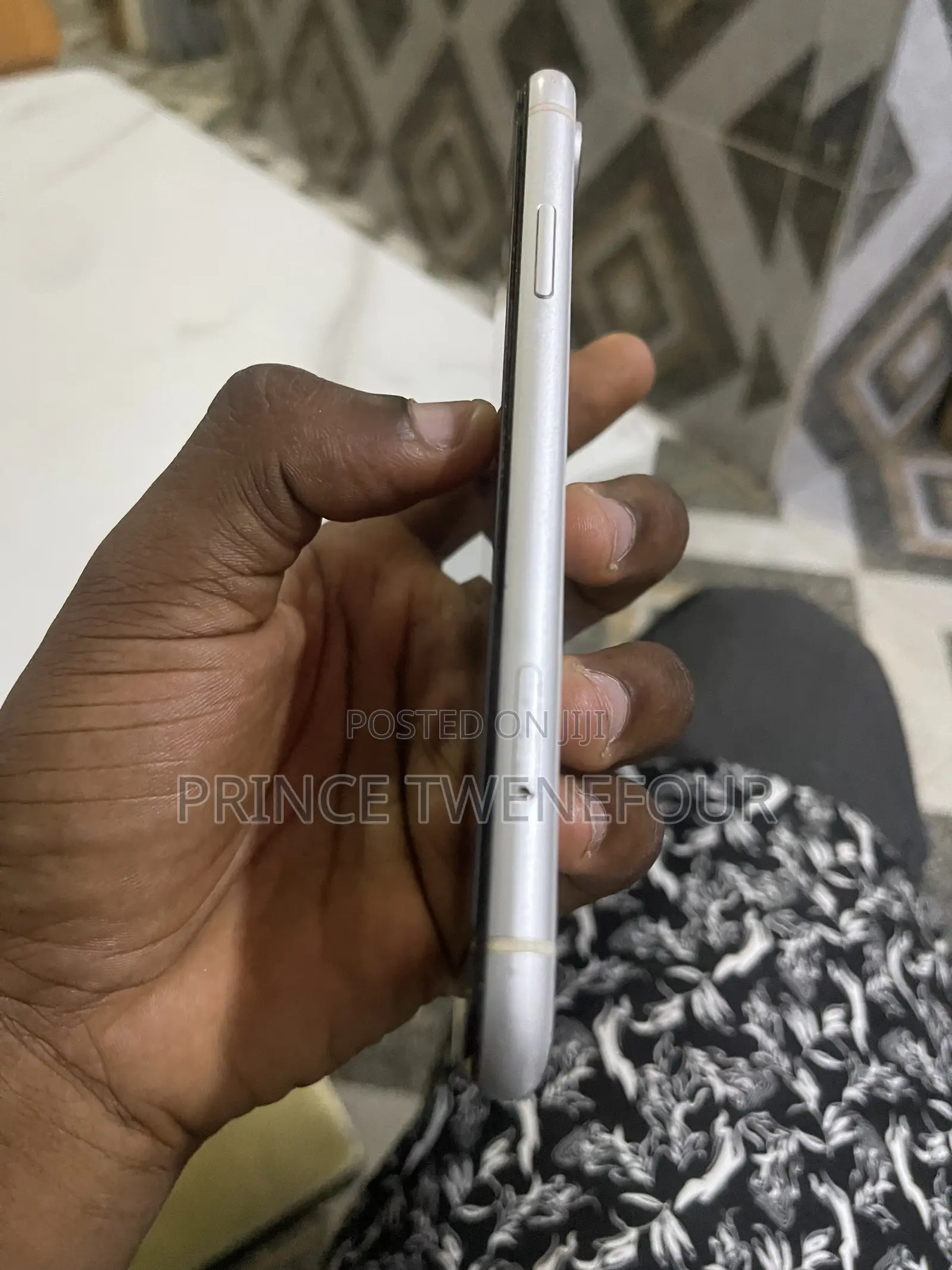 Apple iPhone XR 64 GB White