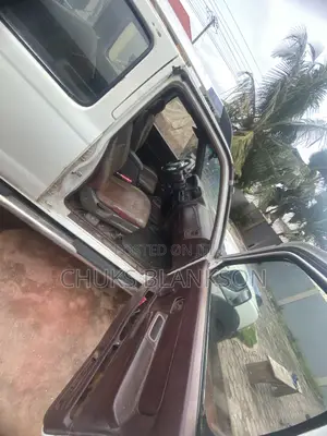 Nissan Hardbody 2010 White