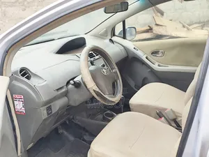 Toyota Vitz 2007 Silver
