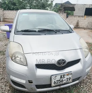 Toyota Vitz 2007 Silver