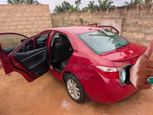 Toyota Corolla S w/Special Edition Pkg (1.8L 4cyl CVT) 2016 Red