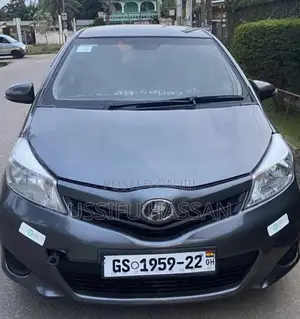 Toyota Vitz 1.3 AWD 3dr 2010 Gray