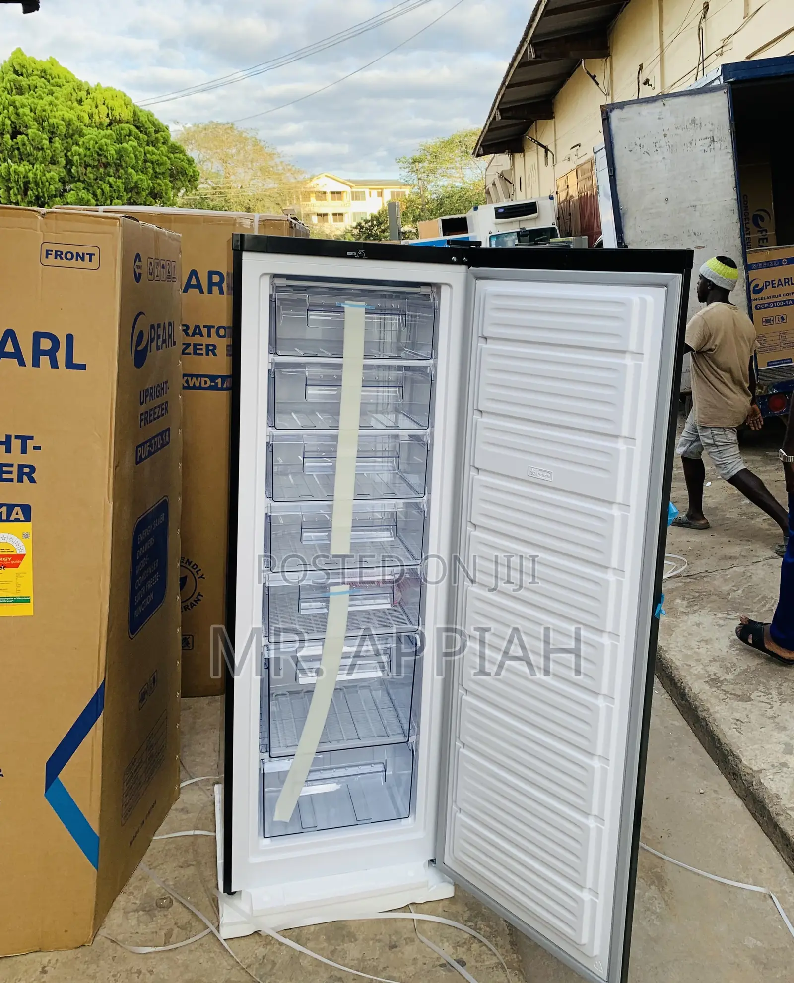 Sleek Pearl Puf 370-1a Single Door Upright Standing Freezer 