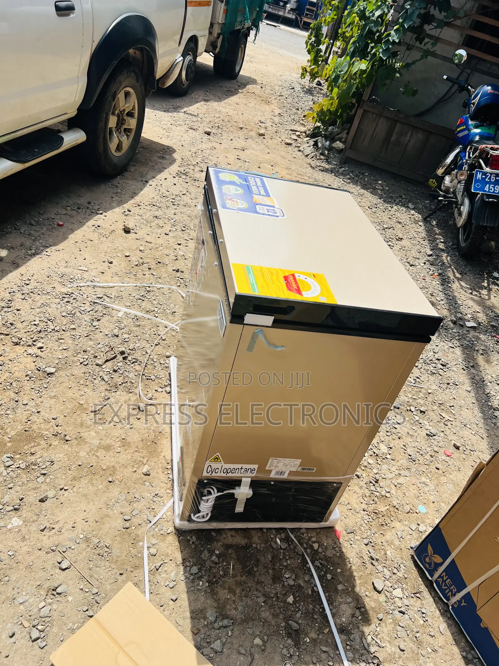 Favorite  Chest Gold Color Single Door Nasco 150l Nas-200fl