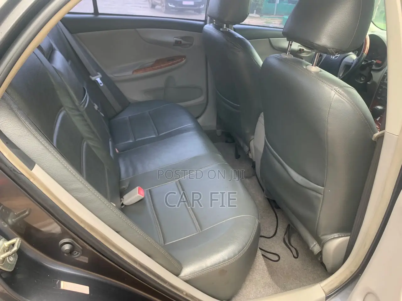 Toyota Corolla LE 4dr Sedan (1.8L 4cyl 4A) 2010 Gray