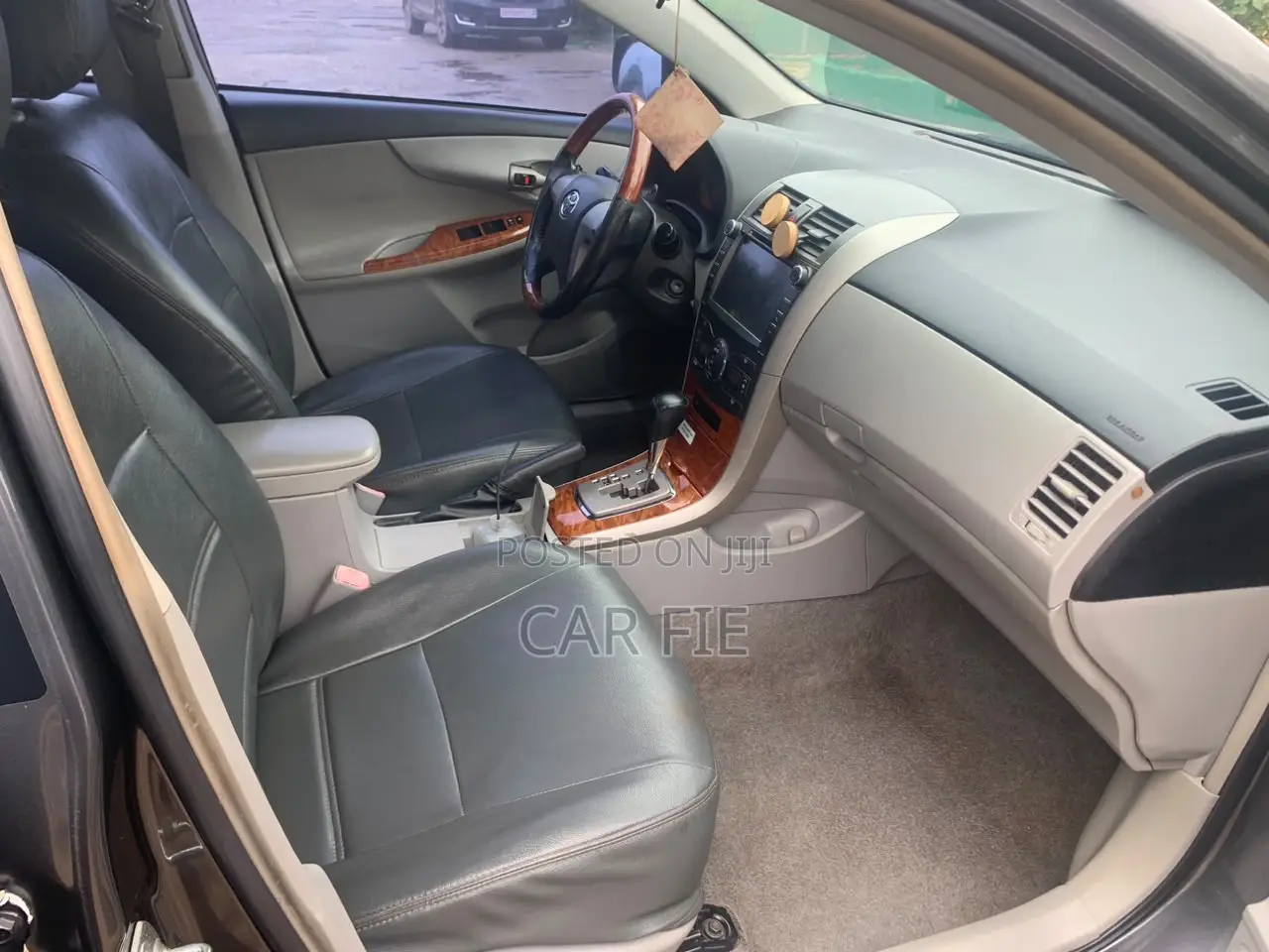 Toyota Corolla LE 4dr Sedan (1.8L 4cyl 4A) 2010 Gray