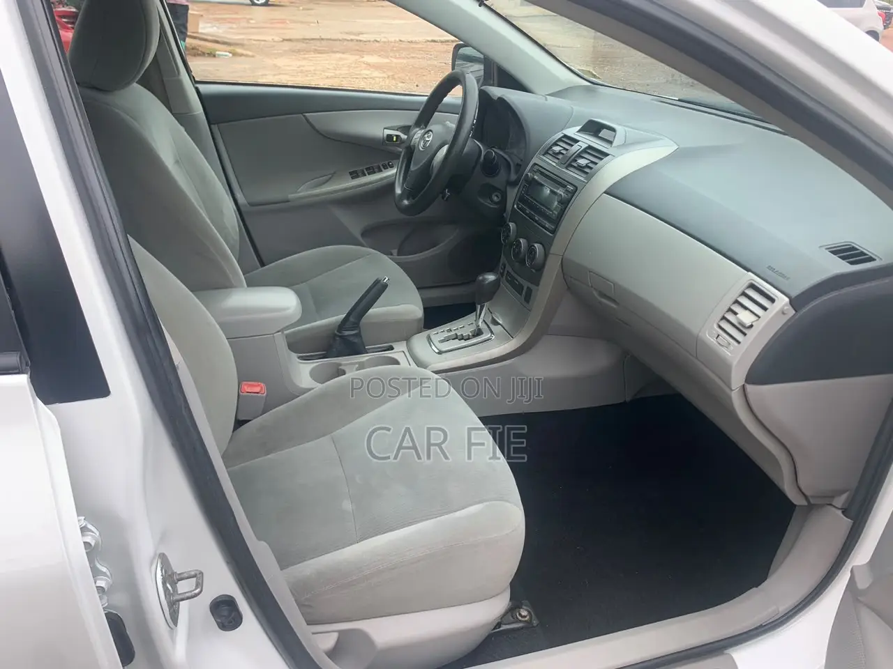 Toyota Corolla L 4dr Sedan (1.8L 4cyl 5M) 2012 White