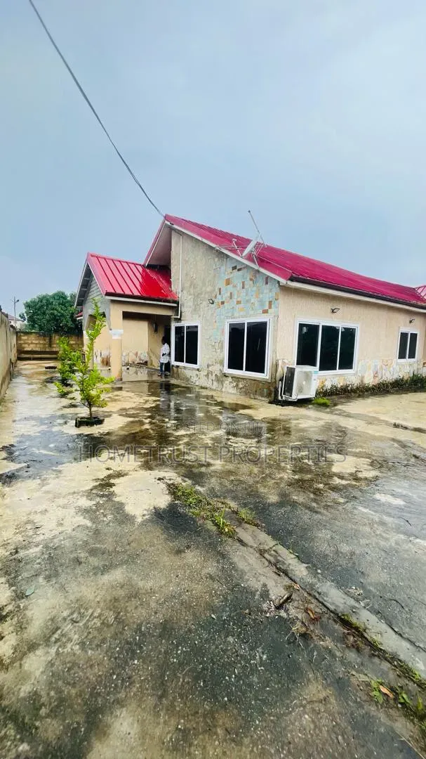 4bdrm House in Amasaman Opah for sale