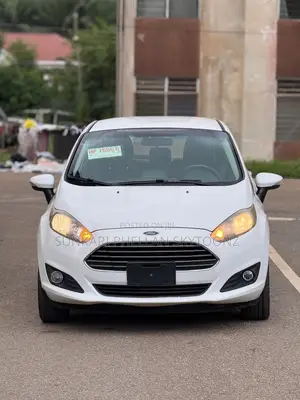Ford Fiesta SE 4dr Hatchback (1.6L 4cyl 5M) 2015 White