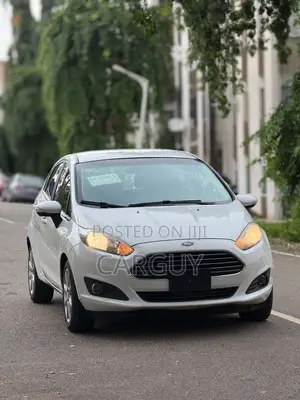 Ford Fiesta SE 4dr Hatchback (1.6L 4cyl 5M) 2015 White