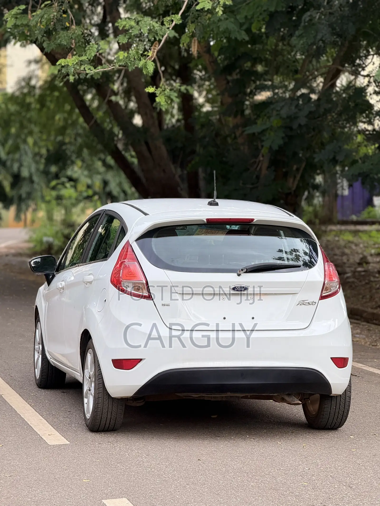 Ford Fiesta SE 4dr Hatchback (1.6L 4cyl 5M) 2015 White