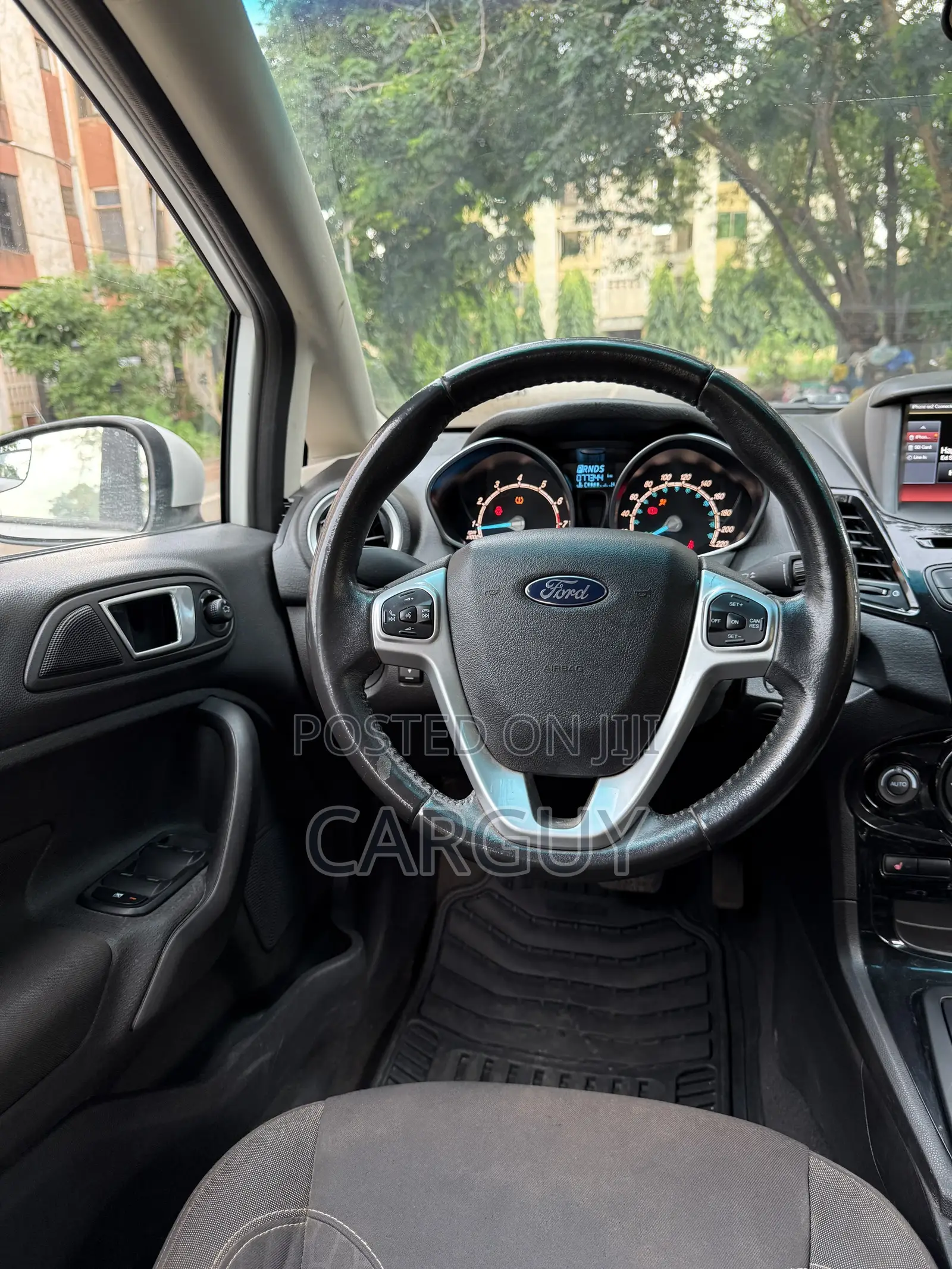 Ford Fiesta SE 4dr Hatchback (1.6L 4cyl 5M) 2015 White