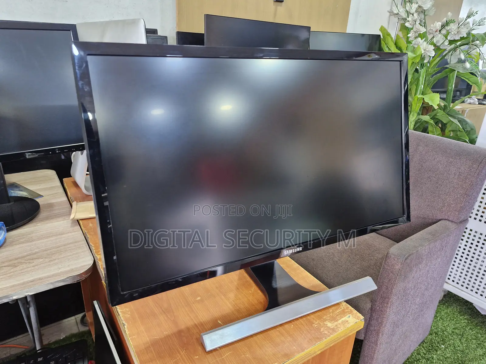 28" Uhd Monitor