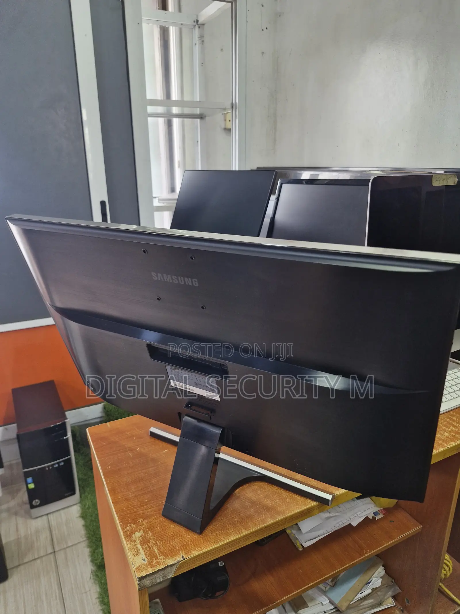 28" Uhd Monitor