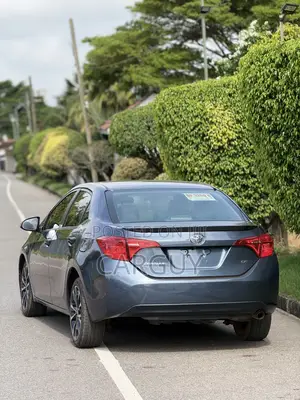 Toyota Corolla SE 4dr Sedan (1.8L 4cyl CVT) 2017 Gray