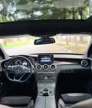 Mercedes-Benz C250 2017 Beige