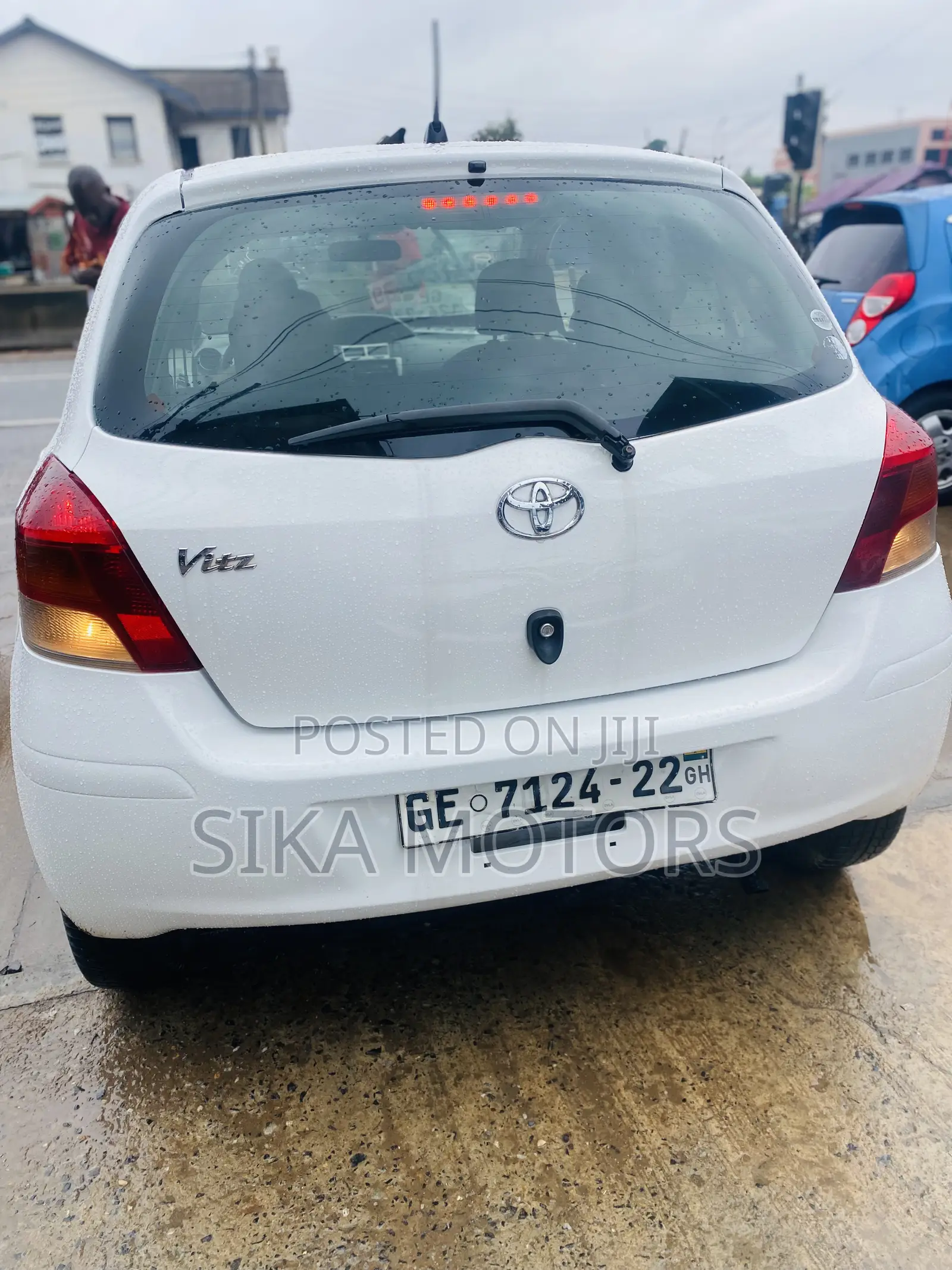 Toyota Vitz 2010 White