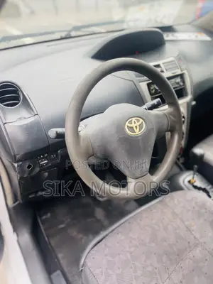 Toyota Vitz 2010 White