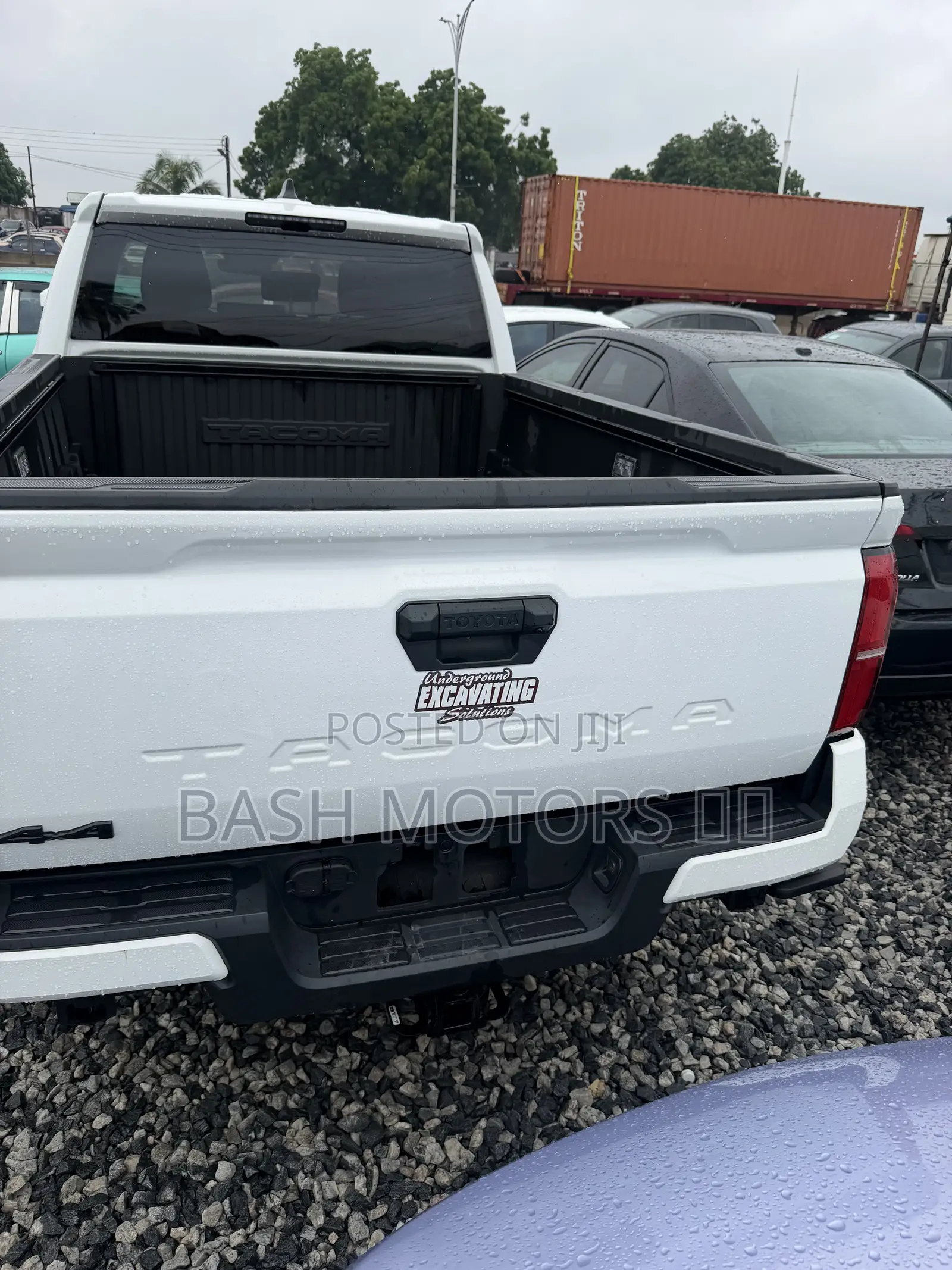 Toyota Tacoma 2024 White