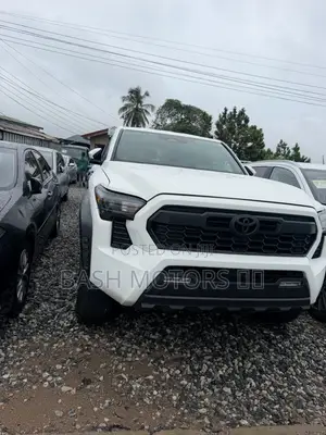 Toyota Tacoma 2024 White