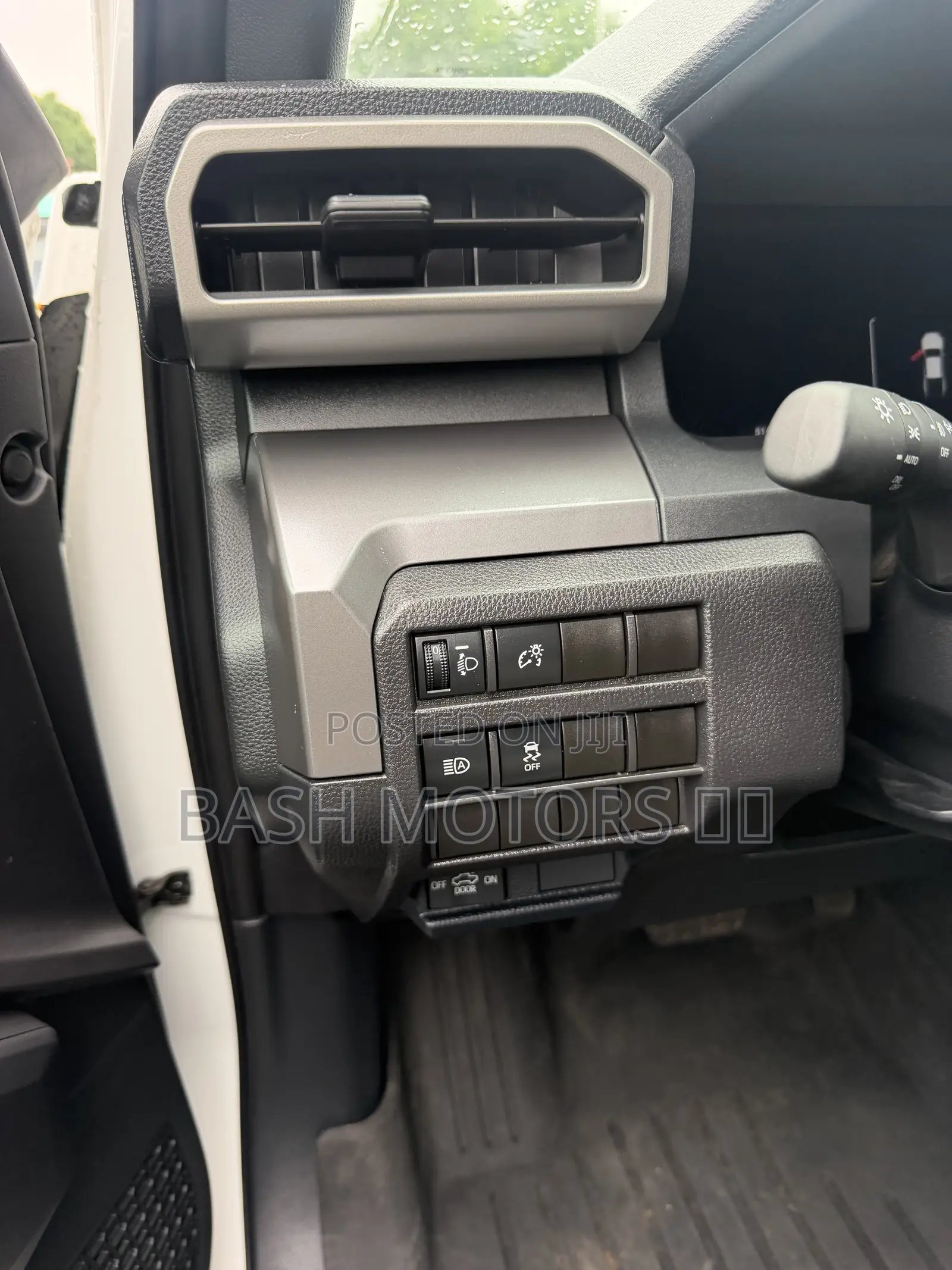 Toyota Tacoma 2024 White